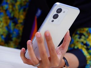 Infinix Pamer Thunder Charge System 180W, Seberapa Cepat Isi Baterai HP? Infinix Pamer Thunder Charge System 180W, Seberapa Cepat Isi Baterai HP?