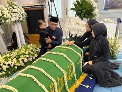 Sepenggal Cinta Ridwan Kamil Sekeluarga Melepas Eril ke Pusara