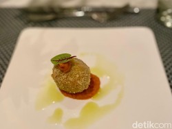 Nasi Kuning Manado dan Klappertaart dalam Sentuhan Baru Chef Petty Elliot