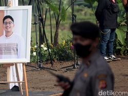 Lautan Manusia Antar Eril ke Peristirahatan Terakhir di Cimaung