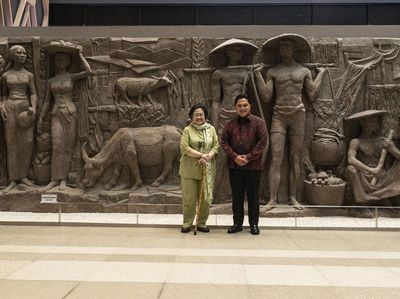 Ketika Megawati Berpose di Relief Pusat Perbelanjaan Sarinah