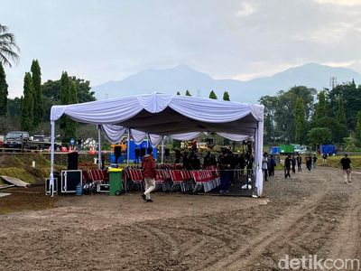 Melihat dari Dekat Persiapan di Lokasi Pemakaman Eril