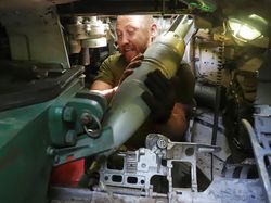 Melihat Perjuangan Tentara Ukraina Lawan Rusia Dari Dalam Tank