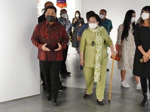 Berbatik Merah, Ini Momen Erick Thohir Dampingi Megawati di Sarinah