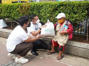 Pembagian Sembako untuk Warga Kurang Mampu