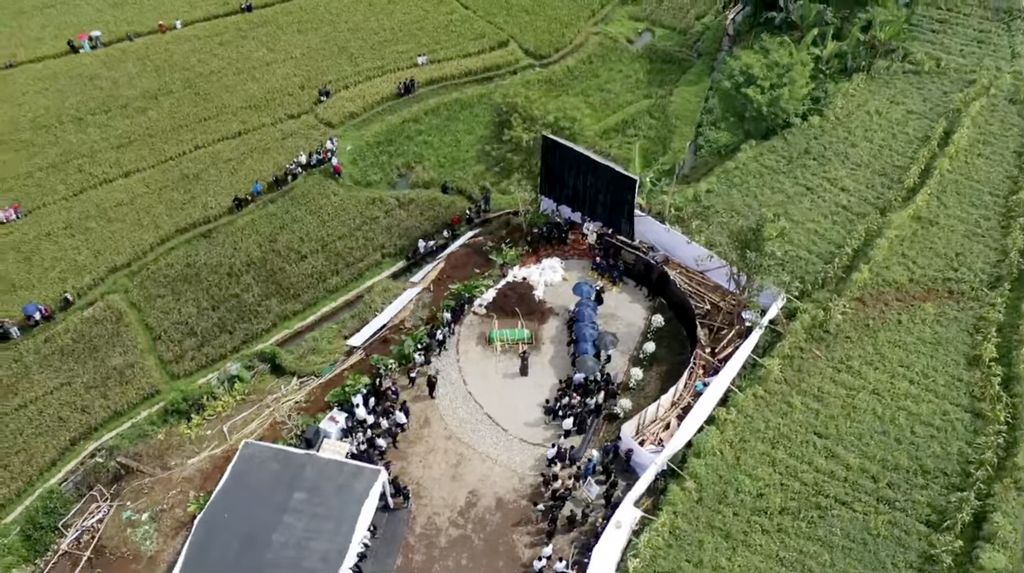 Potret dari Udara Tempat Peristirahatan Terakhir Eril Potret dari Udara Tempat Peristirahatan Terakhir Eril