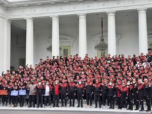 Jokowi Beri Bonus Rp 130,5 M ke Atlet Peraih Medali SEA Games Jokowi Beri Bonus Rp 130,5 M ke Atlet Peraih Medali SEA Games