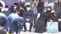 Foto-foto Lukisan Tanda Cinta Zara yang Dibawa ke Pemakaman Eril