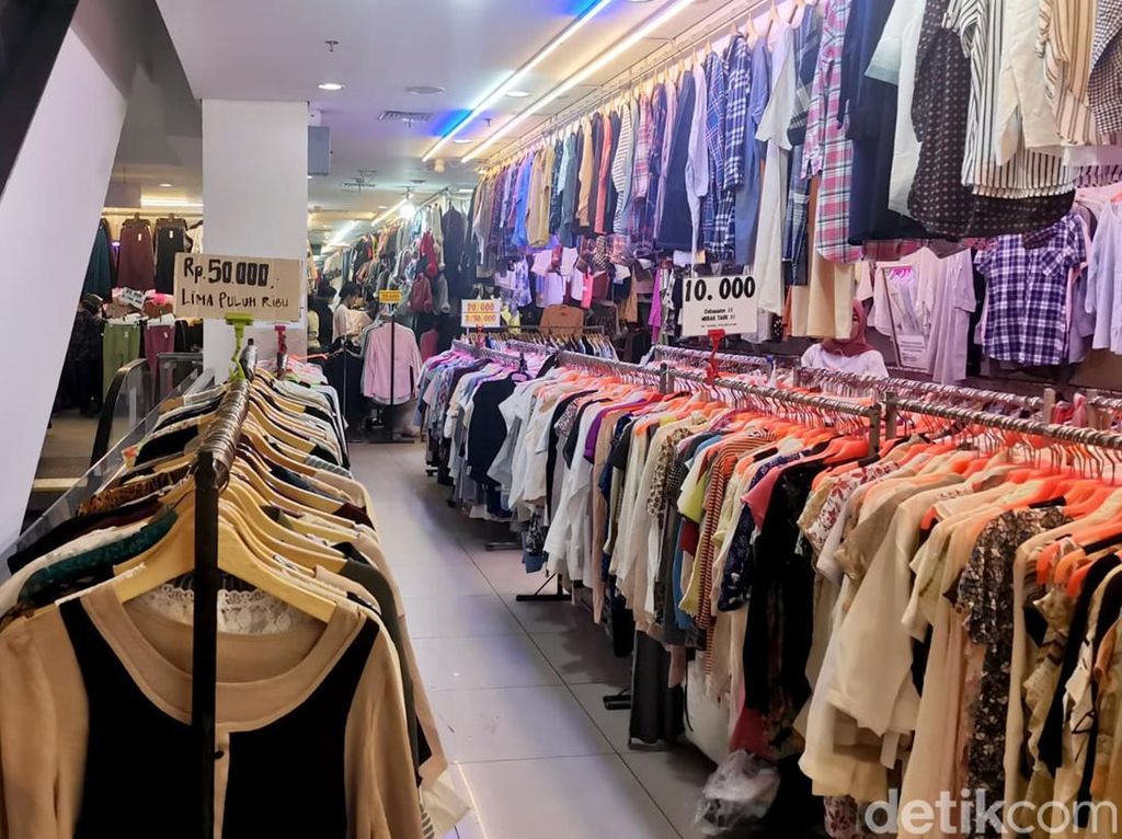 2 Menteri Cari Solusi buat Pedagang Kalau Dilarang Jualan Baju Impor Bekas