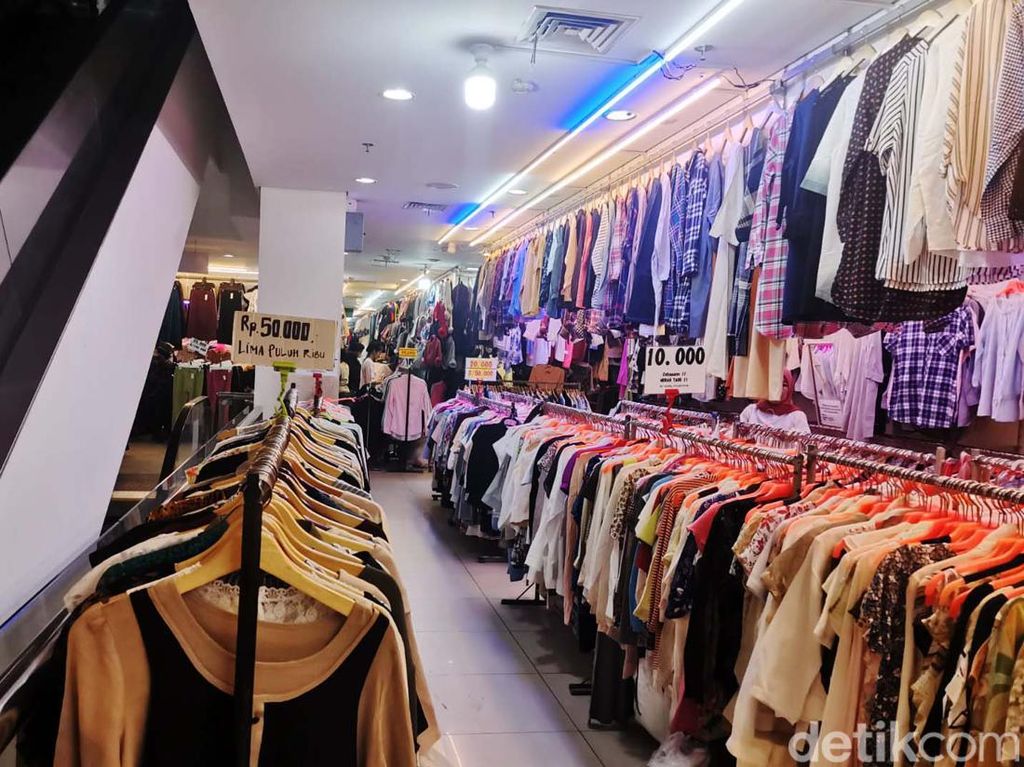 Thrifting: Awalnya Donasi, Kok Jadi Industri? Thrifting: Awalnya Donasi, Kok Jadi Industri?