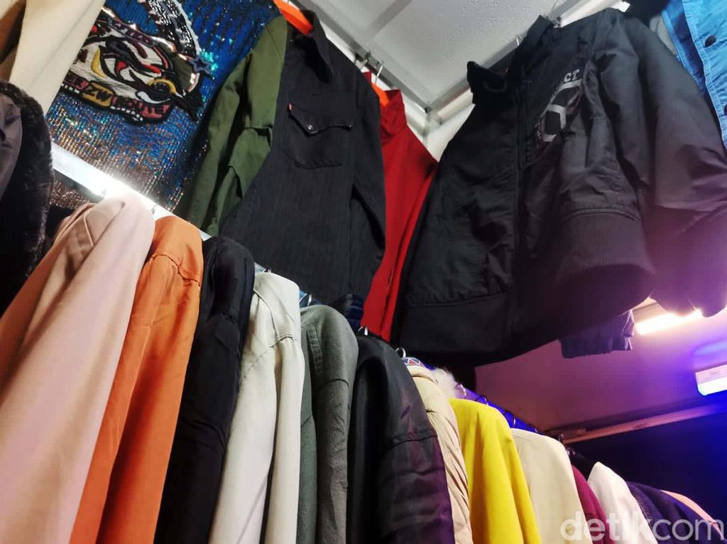 Sudah Tahu Impor Baju Bekas Dilarang, Kok Masih Bisnis Thrifting?