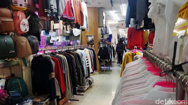 Pusat Thrifting Tersohor di Jakarta Itu Bernama Pasar Senen