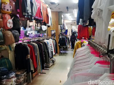 Pusat Thrifting Tersohor di Jakarta Itu Bernama Pasar Senen