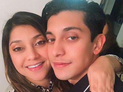 8 Potret Artis dan Putra Gantengnya yang Beranjak Dewasa, Bak Bareng Pacar
