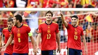 Tersentak oleh dua peluang Ceko. Spanyol berusaha merespon. Hasilnya mereka bisa bikin gol pada menit ke-24. Umpan taruk Marco Asensio dari sisi kanan kotak penalti bisa disambar dengan baik oleh Carlos Soler. Spanyol unggul 1-0.