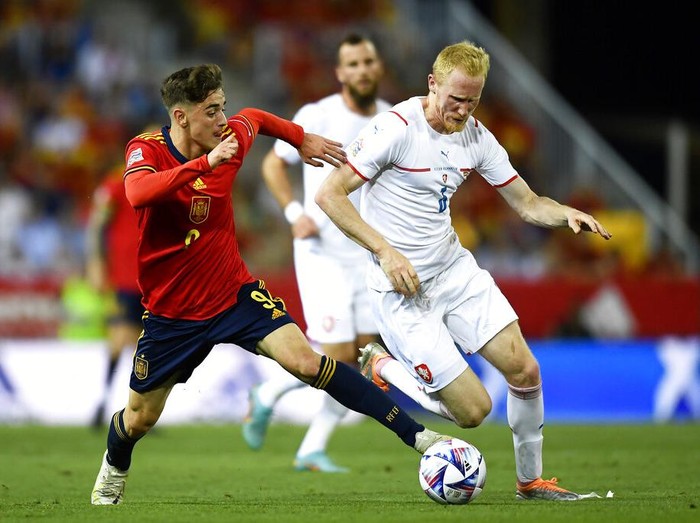 Spain's Gavi vies for the ball with Czech Republic's Vaclav Jemelka, right, during the UEFA Nations League soccer match between Spain and the Czech Republic, at La Rosaleda Stadium in Malaga, Spain, Sunday, June 12, 2022. (AP Photo/Jose Breton)