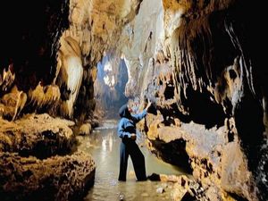 Wisata Baru di Pangandaran: Goa Nyalindung dengan Air Awet Muda Wisata Baru di Pangandaran: Goa Nyalindung dengan Air Awet Muda