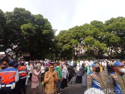 Warga Padati Lokasi Pemberangkatan Jenazah Eril
