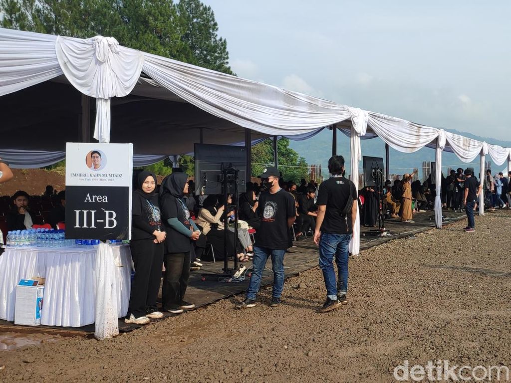 Warga Berdatangan ke Lokasi Pemakaman Eril, Nyekar Diperbolehkan