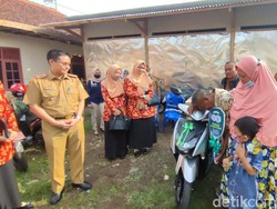 Pria Ciamis Dapatkan Motor karena Rajin Kumpulkan Sampah