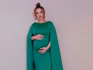 8 Penampilan Zaskia Gotik Pamer Baby Bump, Masih Lincah Goyang Itik 8 Penampilan Zaskia Gotik Pamer Baby Bump, Masih Lincah Goyang Itik