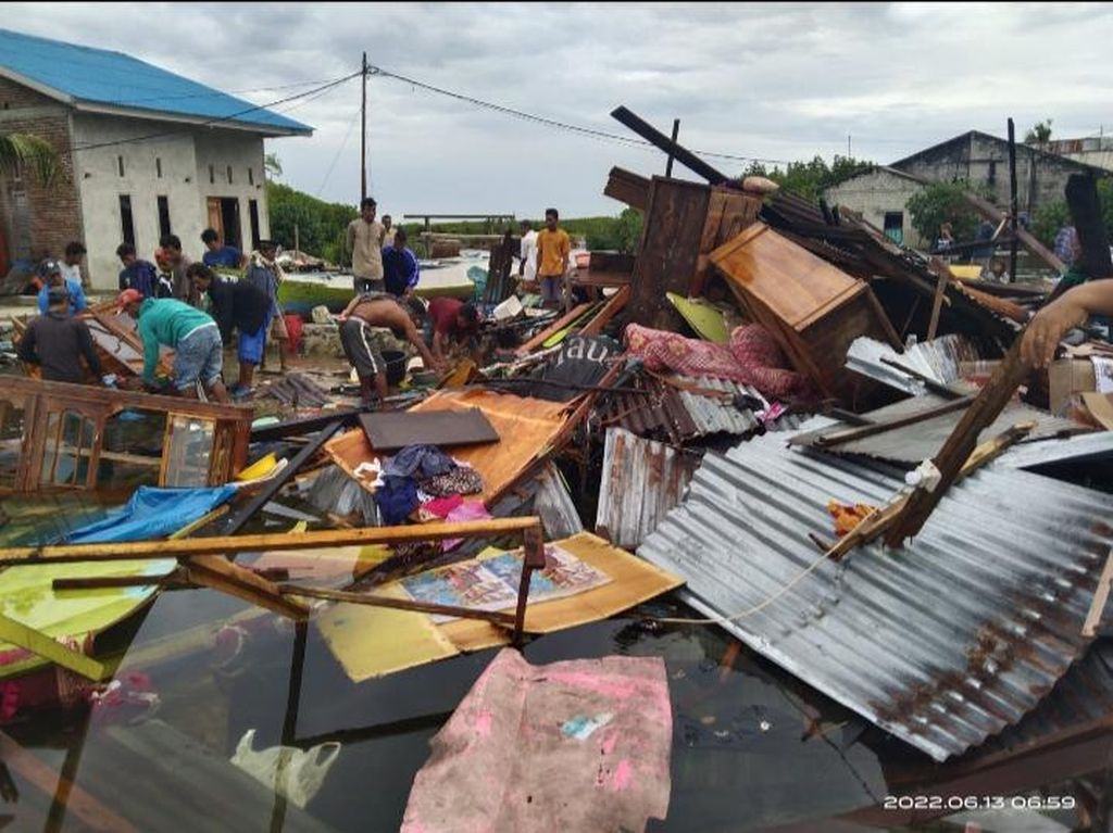 Puting Beliung Terjang Permukiman di Takalar, 37 Rumah Rusak -1 Luka