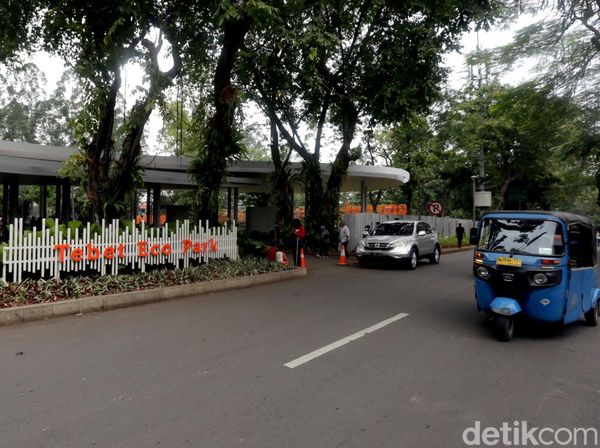 Setelah Razia Cabut Pentil, Tebet Eco Park Kini Bebas Parkir Liar