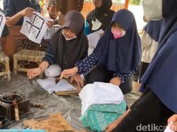 Keseruan Anak-anak Belajar Melukis Batik Khas Tasikmalaya