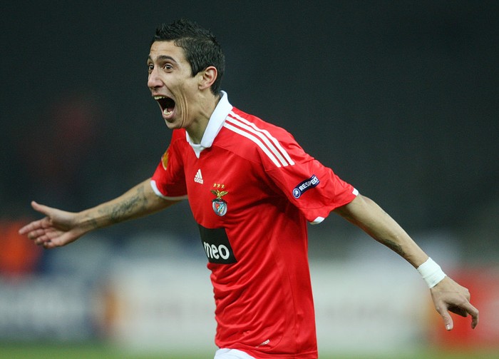 BERLIN - FEBRUARY 18:  Angel Di Maria of Lisbon jubilates after scoring the first goal during the UEFA Europa League knock-out round, first leg match between Hertha BSC and SL Benfica Lisbon at Olympic Stadium on February 18, 2010 in Berlin, Germany.  (Photo by Matthias Kern/Bongarts/Getty Images)