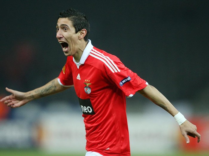 BERLIN - FEBRUARY 18:  Angel Di Maria of Lisbon jubilates after scoring the first goal during the UEFA Europa League knock-out round, first leg match between Hertha BSC and SL Benfica Lisbon at Olympic Stadium on February 18, 2010 in Berlin, Germany.  (Photo by Matthias Kern/Bongarts/Getty Images)