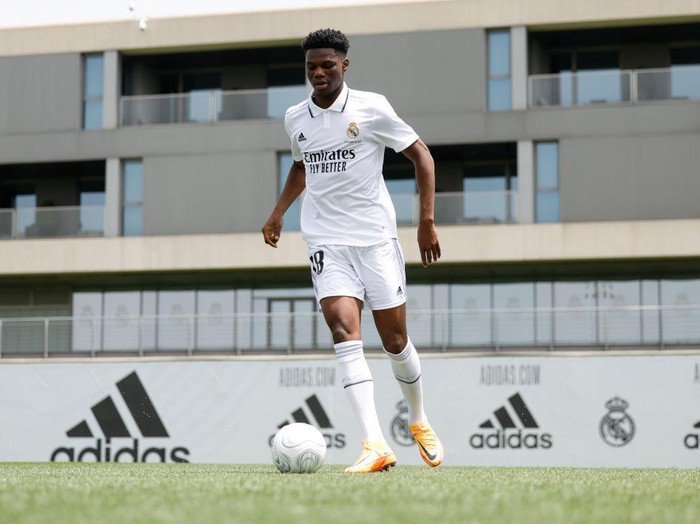 MADRID, SPAIN - JUNE 14: Aurélien Tchouaméni of Real Madrid during his official presentation at Estadio Santiago Bernabeu on June 14, 2022 in Madrid, Spain. (Photo by Victor Carretero/Real Madrid via Getty Images)