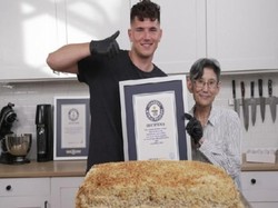 Pecahkan Rekor Dunia, 2 Orang Chef Membuat Nugget Seberat 20 Kg