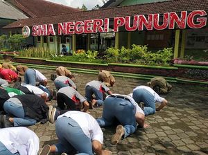 Guru-Siswa SMAN di Pacitan Sujud Syukur Rayakan Luluk Juara Dunia Guru-Siswa SMAN di Pacitan Sujud Syukur Rayakan Luluk Juara Dunia