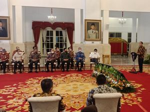 Jokowi Bongkar Ragam Dalih Kementerian hingga Pemda Beli Produk Impor Jokowi Bongkar Ragam Dalih Kementerian hingga Pemda Beli Produk Impor