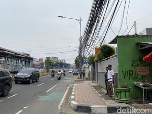 Lebaran Sudah Berlalu, Kabel-kabel Mampang Jaksel Masih Belum Masuk SJUT Lebaran Sudah Berlalu, Kabel-kabel Mampang Jaksel Masih Belum Masuk SJUT