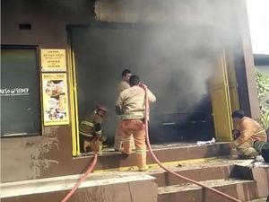 Warung Bakso di Sukabumi Hangus Terbakar