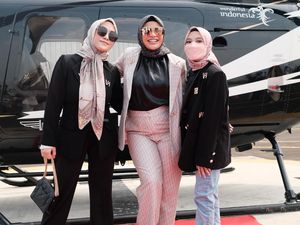 Vanilla Hijab Rilis Koleksi Monogram Gandeng Aurel Hermansyah