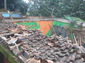 Angin Kencang Luluh Lantakkan Dua Kelas SMP di Sukabumi