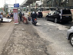 Harap Bersabar! Ruas Jl HR Rasuna Said Jaksel Ini Masih Rusak