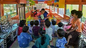 Nih... Bus Bekas yang Jadi Ruang Kelas di India, Seru dan Warna-warni