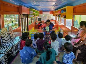 Nih... Bus Bekas yang Jadi Ruang Kelas di India, Seru dan Warna-warni Nih... Bus Bekas yang Jadi Ruang Kelas di India, Seru dan Warna-warni