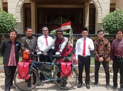 Kisah Fauzan Gowes 6 Bulan demi Berhaji di Tanah Suci