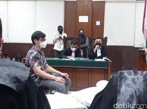 Nicholas Sean Tegas Tolak Damai dan Maafkan Ayu Thalia di Depan Hakim Nicholas Sean Tegas Tolak Damai dan Maafkan Ayu Thalia di Depan Hakim