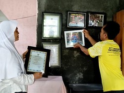 Tangis Bahagia Ortu di Pacitan Saat Luluk Diana Juarai Angkat Besi Dunia