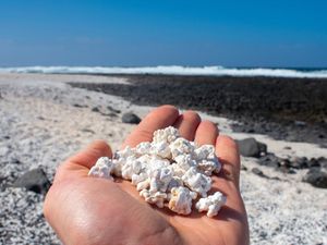 Bukan Pantai Biasa, Ini Pantai Popcorn di Spanyol!