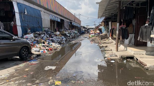 Pasar Gedebage, lokasi thrifting di Bandung.