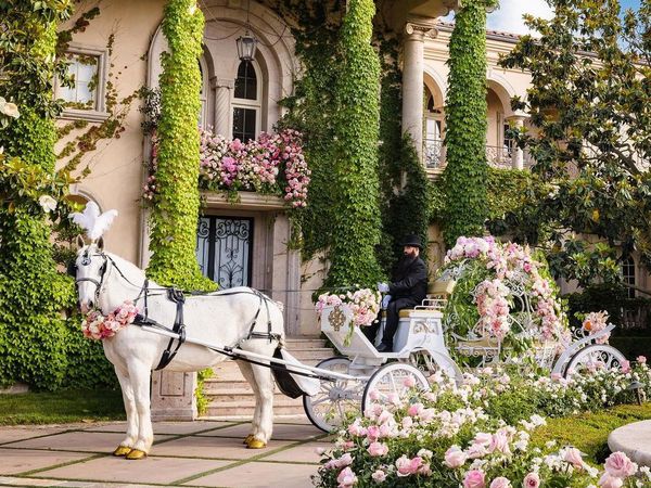 10 Momen Britney Spears Menikah, Digelar di Rumah Tapi Bak Negeri Dongeng