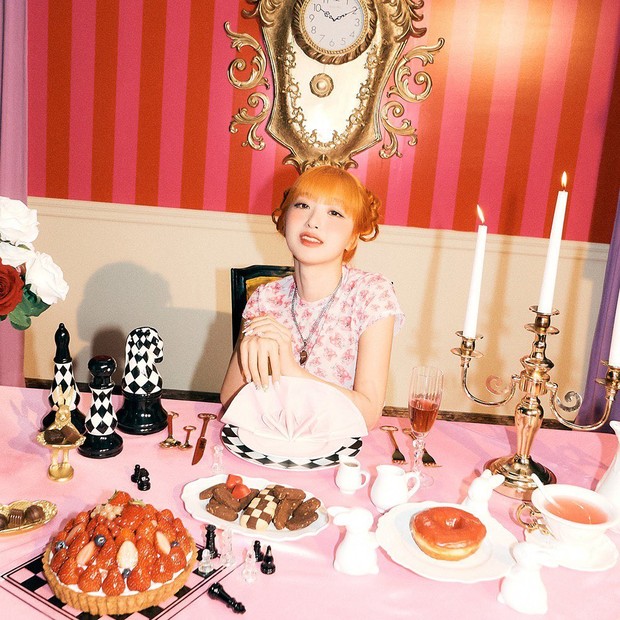 Potret ADORA dalam foto konsep single Trouble Travel