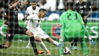 Prancis tidak mengendurkan serangan memasuki babak kedua. Namun upayanya tidak juga membuahkan gol. Prancis gagal menyamakan skor hingga pluit panjang berakhir. Laga tuntas untuk kemenangan Kroasia 1-0.