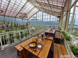 Hits di Tabanan, Resto dengan View Danau Ala Istana Negeri Dongeng